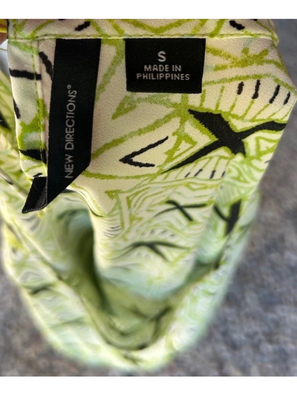 NEW DIRECTIONS Tunic Top S Lime Green Black Geometric Chiffon Sharkbite Hem - Picture 10 of 10